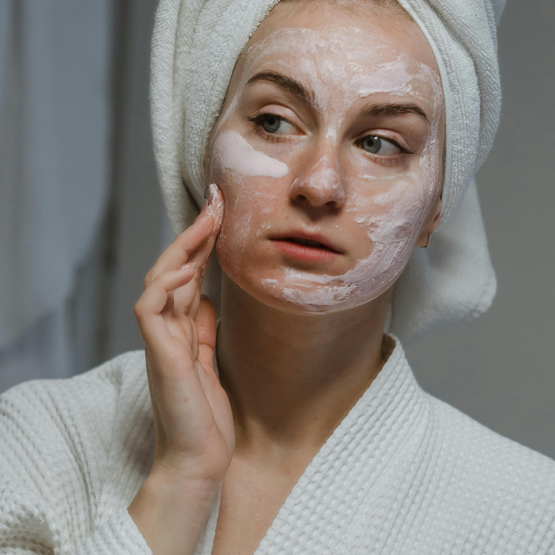applying moisturizer after niacinamide serum