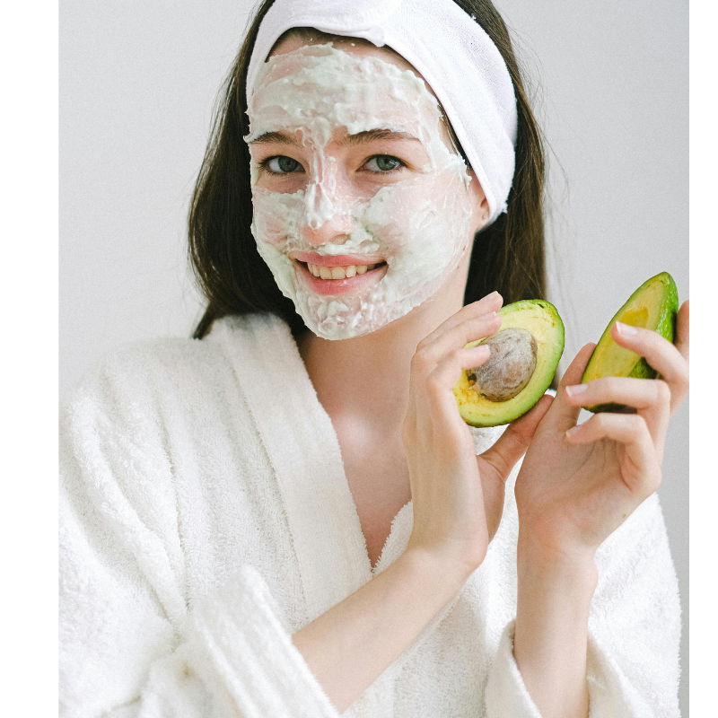 applying sunscreen after niacinamide serum in morning routine